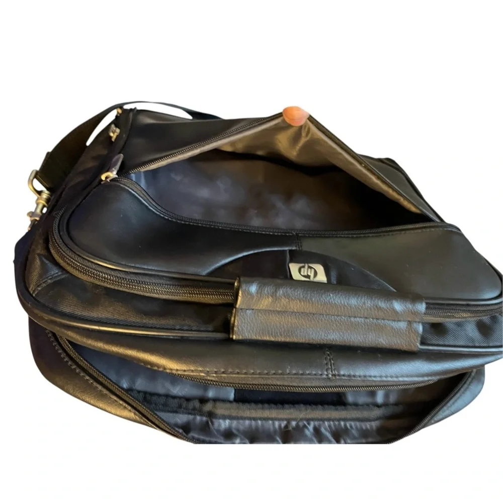 HP Leather/nylon black laptop/notebook messenger briefcase bag 15W x 13”H FLAW